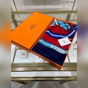 Hermès Треугольный платок с изображением четырех лошадей и двухко
