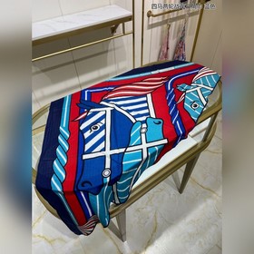 Hermès Треугольный платок с изображением четырех лошадей и двухко