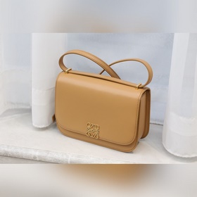 Новая коллекция Goya от Loewe Только что появилась появилась, как