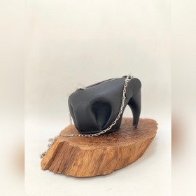 Mini сумка-слоник через плечо от Loewe Миниатюрный слоник и цепоч
