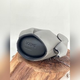 Mini сумка-слоник через плечо от Loewe Миниатюрный слоник и цепоч