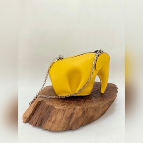 Mini сумка-слоник через плечо от Loewe Миниатюрный слоник и цепоч