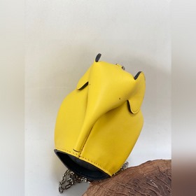 Mini сумка-слоник через плечо от Loewe Миниатюрный слоник и цепоч