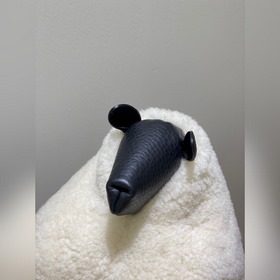 Луи Виттон, сумка Little Lamb Вслед за сумками виде слоненка и кр