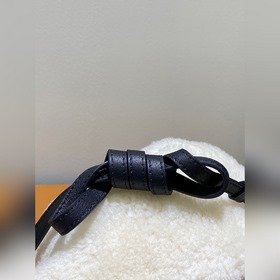 Луи Виттон, сумка Little Lamb Вслед за сумками виде слоненка и кр