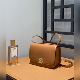 Новая коллекция Goya от Loewe Как только появилась, сразу стала п