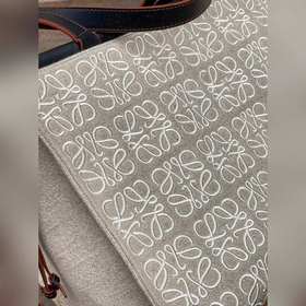 Новая сумка Cushion Tote от Loewe Высокое качество, практичность,