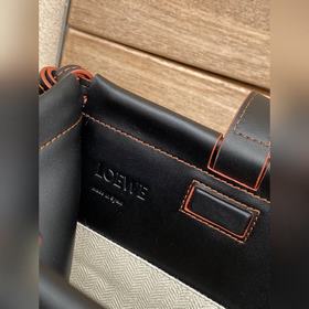 Новая сумка Cushion Tote от Loewe Высокое качество, практичность,