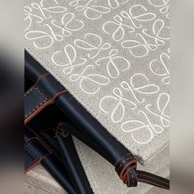 Новая сумка Cushion Tote от Loewe Высокое качество, практичность,