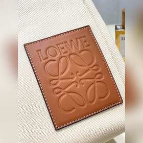 Новая сумка Cushion Tote от Loewe Высокое качество, практичность,