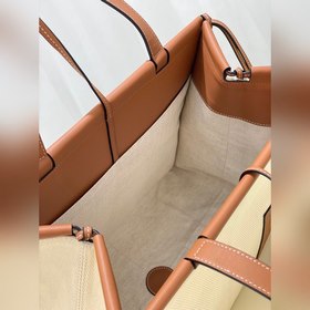 Новая сумка Cushion Tote от Loewe Высокое качество, практичность,