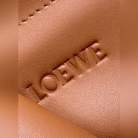 Новая сумка Cushion Tote от Loewe Высокое качество, практичность,