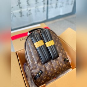 LV рюкзак с большим узором С ним выглядите моложе. Этот большой 
