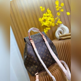 LV подержанный рюкзак, подходит к любому стилю Незаменимый аксесс