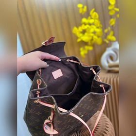 LV подержанный рюкзак, подходит к любому стилю Незаменимый аксесс