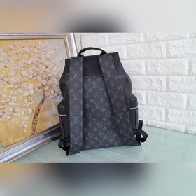 LV Модель： M30417 Рюкзак Outdoor из серии Tagarama Сочетание кожи