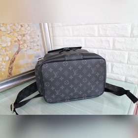 LV Модель： M30417 Рюкзак Outdoor из серии Tagarama Сочетание кожи