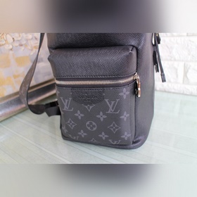 LV Модель： M30417 Рюкзак Outdoor из серии Tagarama Сочетание кожи