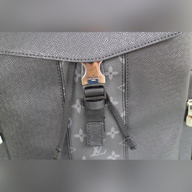 LV Модель： M30417 Рюкзак Outdoor из серии Tagarama Сочетание кожи