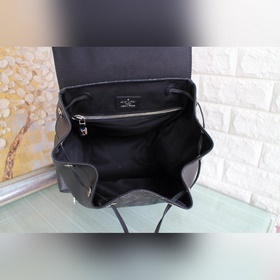 LV Модель： M30417 Рюкзак Outdoor из серии Tagarama Сочетание кожи