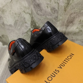 Бренд： LOUIS*VUITTON (Луи Виттон) Стандартный размер： мужской： 39
