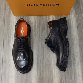 Бренд： LOUIS*VUITTON (Луи Виттон) Стандартный размер： мужской： 39