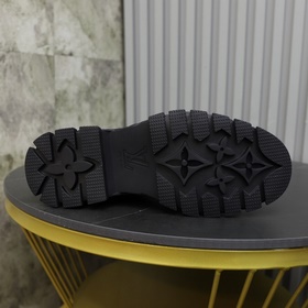 Бренд： LOUIS*VUITTON (Луи Виттон) Стандартный размер： мужской： 39