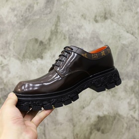 Бренд： LOUIS*VUITTON (Луи Виттон) Стандартный размер： мужской： 39