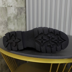 Бренд： LOUIS*VUITTON (Луи Виттон) Стандартный размер： мужской： 39
