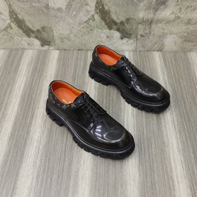 Бренд： LOUIS*VUITTON (Луи Виттон) Стандартный размер： мужской： 39