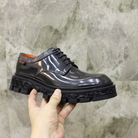 Бренд： LOUIS*VUITTON (Луи Виттон) Стандартный размер： мужской： 39