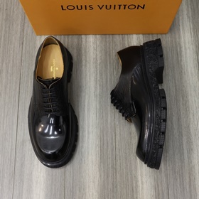 Бренд： LOUIS*VUITTON (Луи Виттон) Стандартный размер： мужской： 39