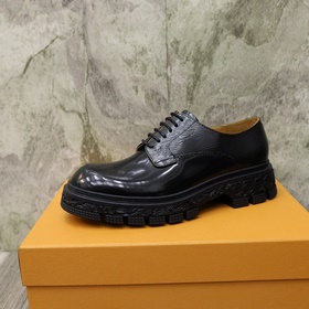 Бренд： LOUIS*VUITTON (Луи Виттон) Стандартный размер： мужской： 39