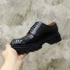 Бренд： LOUIS*VUITTON (Луи Виттон) Стандартный размер： мужской： 39