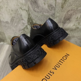 Бренд： LOUIS*VUITTON (Луи Виттон) Стандартный размер： мужской： 39