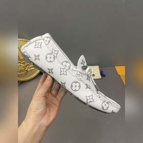 LV (Louis Vuitton) высококачественная обувь из кожи ослика. Класс
