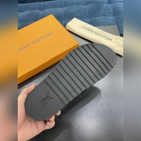 LV Trainer — это легкие и удобные сандалииз кожи теленка первого 