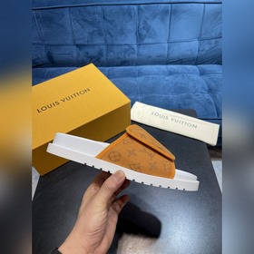 LV Trainer Сандалииз кожи теленка первого слоя, легкие и удобные.