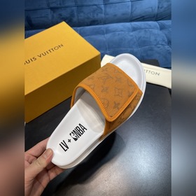LV Trainer Сандалииз кожи теленка первого слоя, легкие и удобные.