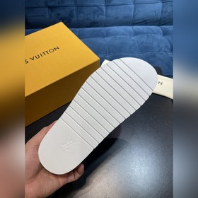 LV Trainer Сандалииз кожи теленка первого слоя, легкие и удобные.