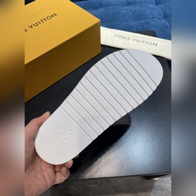 LV Trainer Сандалииз кожи теленка первого слоя, легкие и удобные.