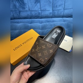 LV Trainer Сандалииз кожи теленка первого слоя, легкие и удобные.