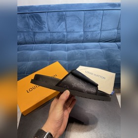 LV Trainer Сандалииз кожи теленка первого слоя, легкие и удобные.