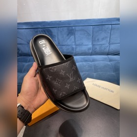 LV Trainer Сандалииз кожи теленка первого слоя, легкие и удобные.