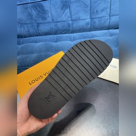 LV Trainer Сандалииз кожи теленка первого слоя, легкие и удобные.
