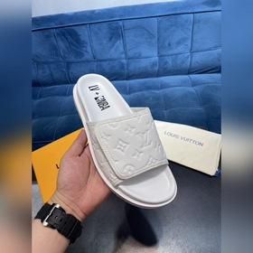 LV Trainer Сандалииз кожи теленка первого слоя, легкие и удобные.