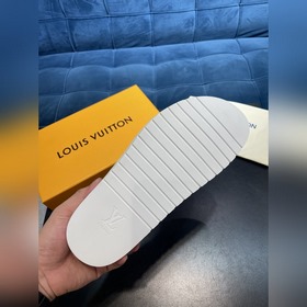LV Trainer Сандалииз кожи теленка первого слоя, легкие и удобные.