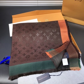 LV On The Edge Monogram Шаль Классический узор Monogram создает о