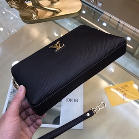 Новейшая сумка LOUIS VUITTON (Луи Виттон) отличается не только пр