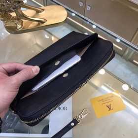 Новейшая сумка LOUIS VUITTON (Луи Виттон) отличается не только пр